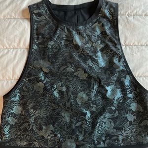 Lululemon muscle T